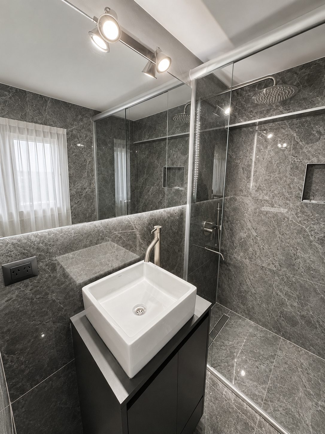 Baño principal de Grand Residence