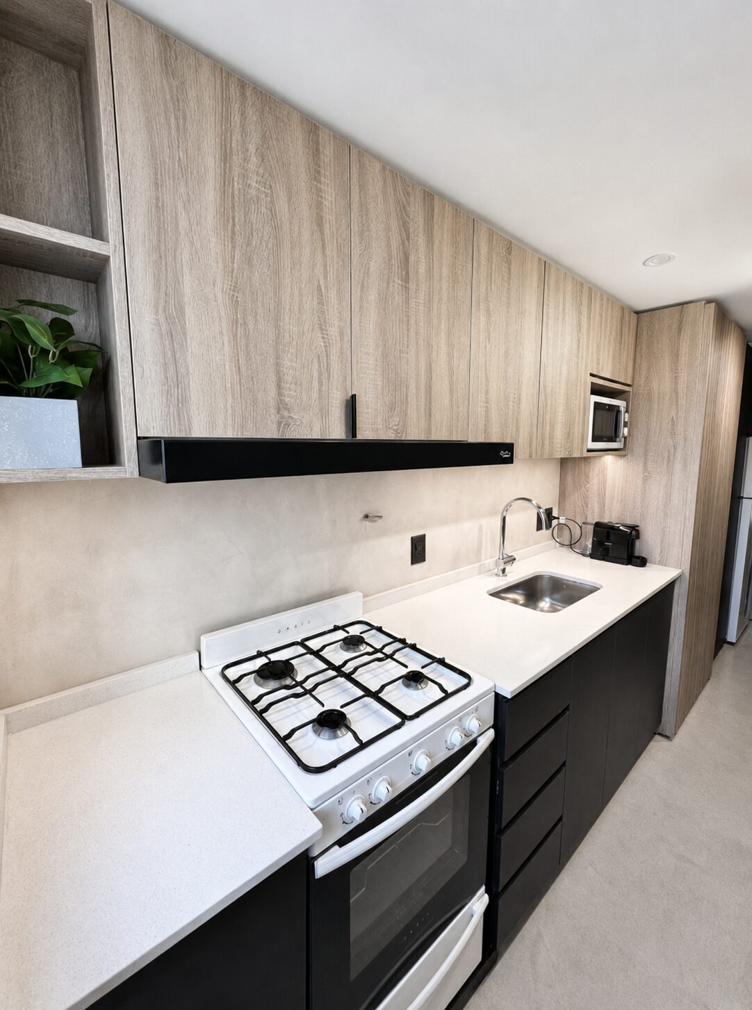 Cocina equipada de Modern Lake Suite