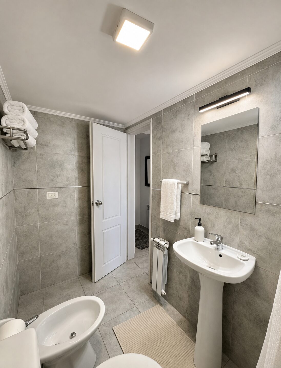 Baño con ducha de Urban Suite